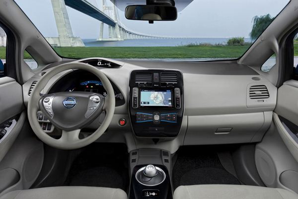 Premiers tours de roues avec la Nissan Leaf électrique