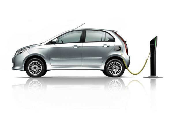 Le constructeur indien Tata présente sa voiture électrique à Genève