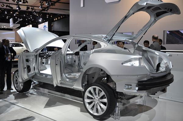 Le constructeur californien de véhicules électriques Tesla affiche son expertise en ingénierie