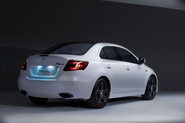 Suzuki dévoile un concept de déclinaison hybride de la berline Kisashi