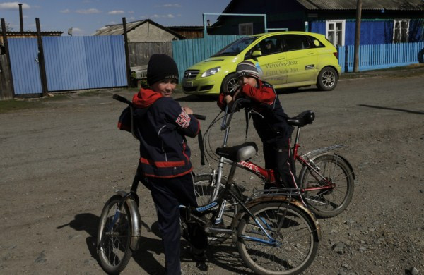 Un tour du monde de plus de 30 000 km en Mercedes Classe B F-Cell à pile à combustible