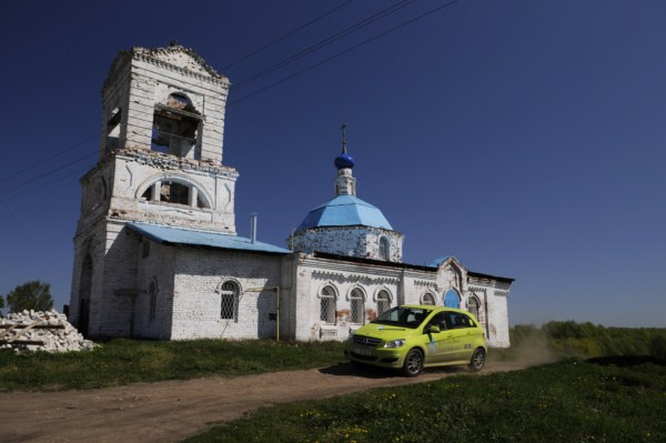 Un tour du monde de plus de 30 000 km en Mercedes Classe B F-Cell à pile à combustible