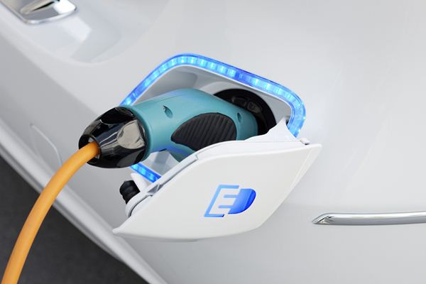 Mercedes-Benz présente un concept de véhicule électrique à prolongateur