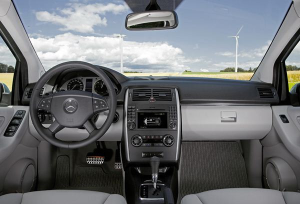 Premiers tours de roues au volant de la Mercedes Classe B F-Cell à pile à combustible