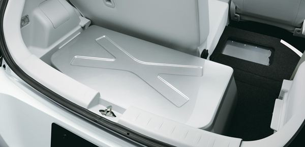 Une Suzuki Swift électrique équipée d’un alternateur entraîné par un moteur thermique