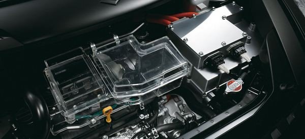 Une Suzuki Swift électrique équipée d’un alternateur entraîné par un moteur thermique