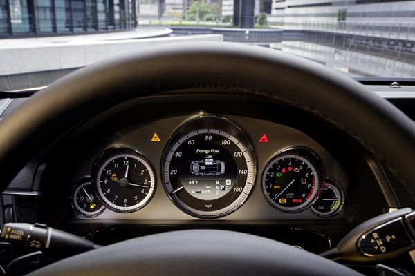 La Mercedes Classe E se met à l'hybride
