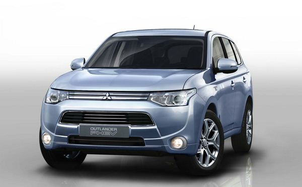 Le Mitsubishi Outlander hybride rechargeable PHEV parcourt 61 km avec un litre de carburant