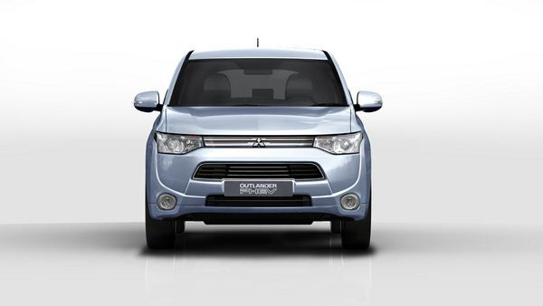 Le Mitsubishi Outlander hybride rechargeable PHEV parcourt 61 km avec un litre de carburant