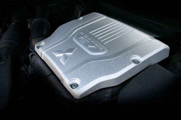 Le Mitsubishi Outlander hybride rechargeable PHEV parcourt 61 km avec un litre de carburant
