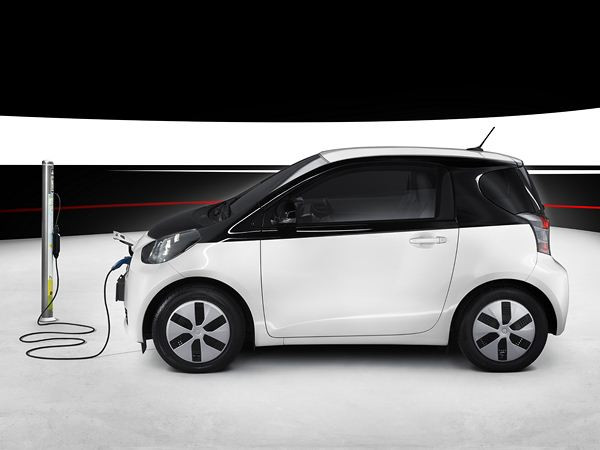 La mini-citadine Toyota iQ se convertit à l'électrique