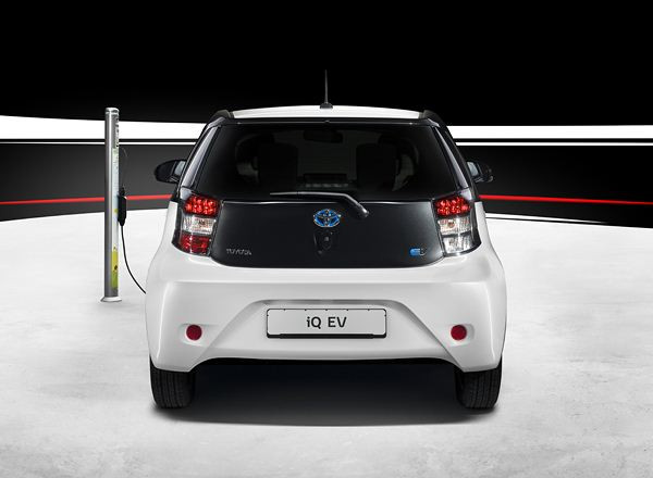 La mini-citadine Toyota iQ se convertit à l'électrique