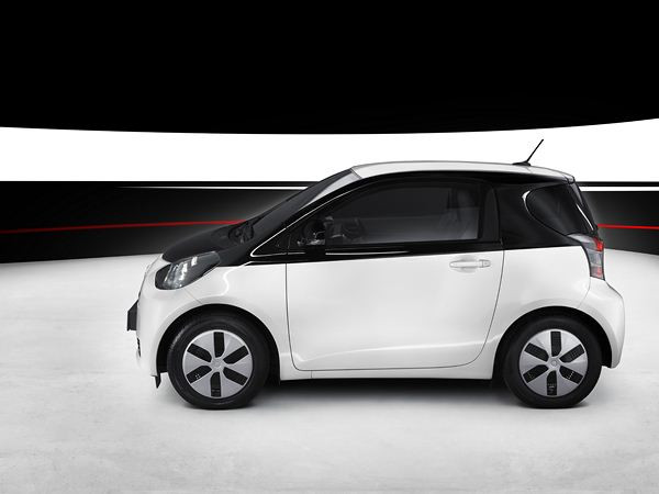 La mini-citadine Toyota iQ se convertit à l'électrique