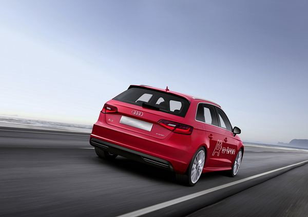Une Audi A3 e-tron hybride essence rechargeable à 1,5 litre de carburant aux 100 km
