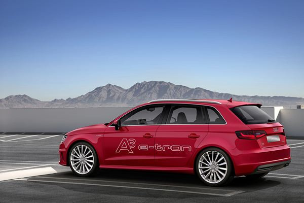 Une Audi A3 e-tron hybride essence rechargeable à 1,5 litre de carburant aux 100 km
