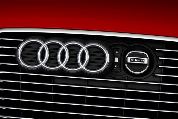 Une Audi A3 e-tron hybride essence rechargeable à 1,5 litre de carburant aux 100 km