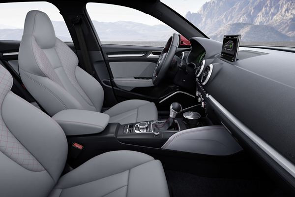 Une Audi A3 e-tron hybride essence rechargeable à 1,5 litre de carburant aux 100 km