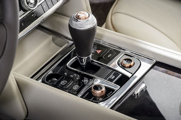 La technologie hybride rechargeable en approche sur le marché du luxe automobile