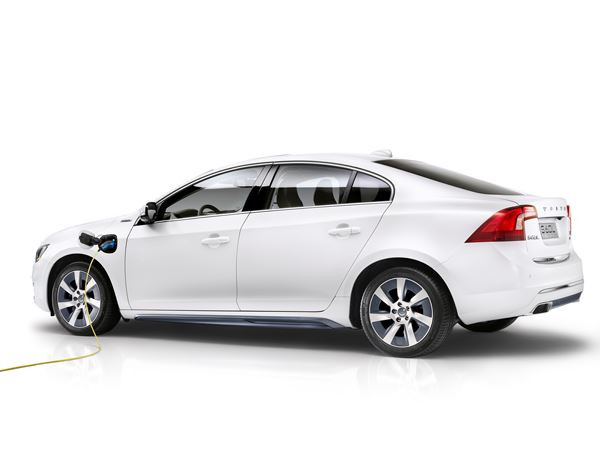 Une Volvo S60L hybride rechargeable essence à 50 g de CO2 au km