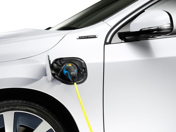 Une Volvo S60L hybride rechargeable essence à 50 g de CO2 au km