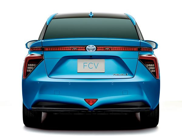 La berline à pile à combustible hydrogène Toyota se dévoile