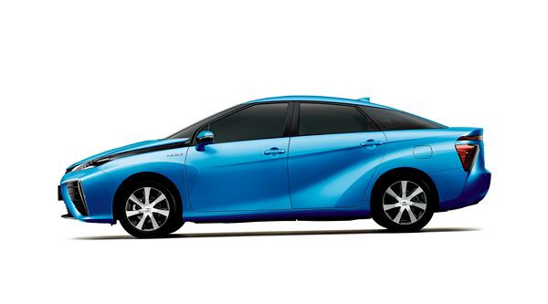 La berline à pile à combustible hydrogène Toyota se dévoile
