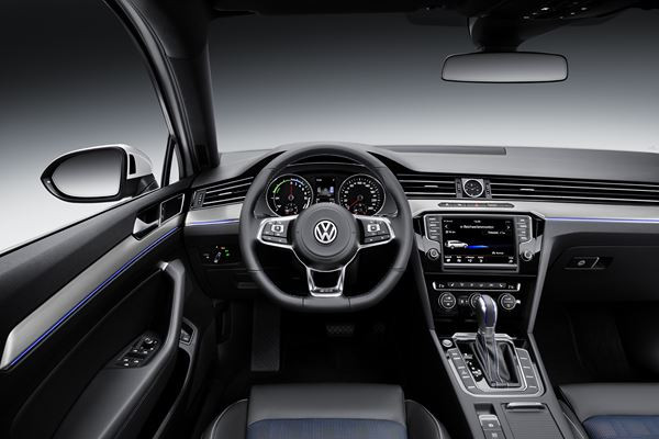 La Volkswagen Passat adopte la technologie hybride rechargeable