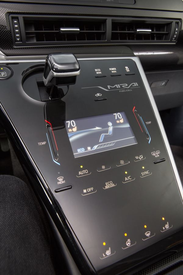 La berline à pile à combustible Toyota Mirai ouvre la route de l'hydrogène