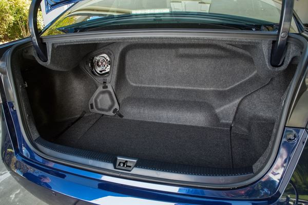 La berline à pile à combustible Toyota Mirai ouvre la route de l'hydrogène