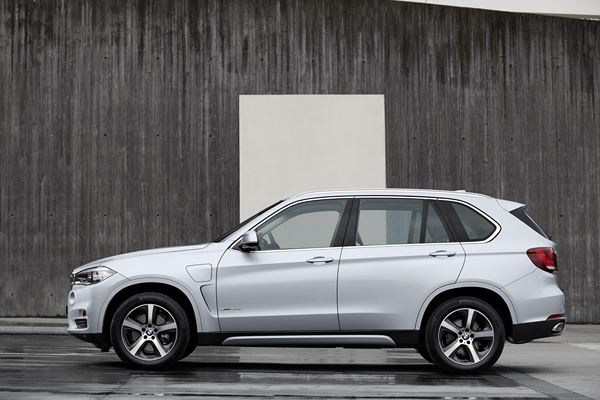 La BMW X5 xDrive40e adopte la technologie hybride rechargeable