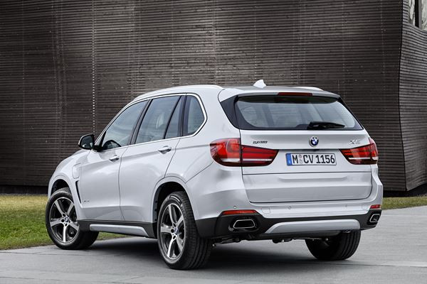 La BMW X5 xDrive40e adopte la technologie hybride rechargeable