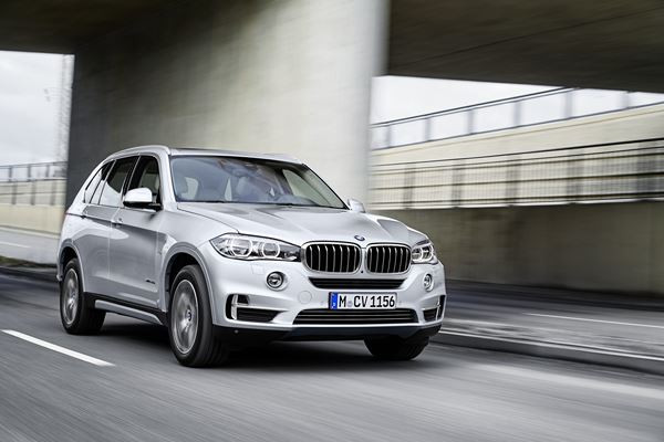 La BMW X5 xDrive40e adopte la technologie hybride rechargeable