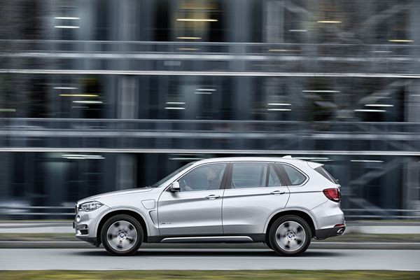 La BMW X5 xDrive40e adopte la technologie hybride rechargeable
