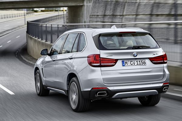 La BMW X5 xDrive40e adopte la technologie hybride rechargeable