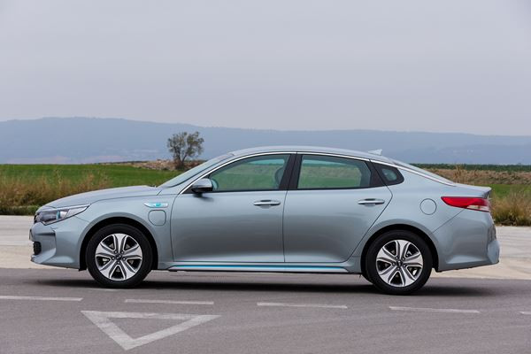 La berline Kia Optima adopte un groupe propulseur hybride rechargeable
