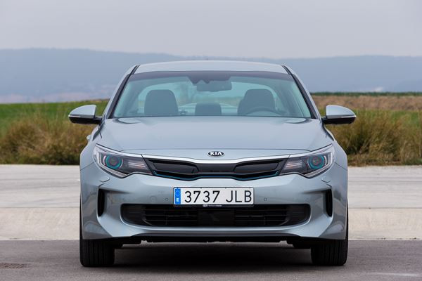 La berline Kia Optima adopte un groupe propulseur hybride rechargeable