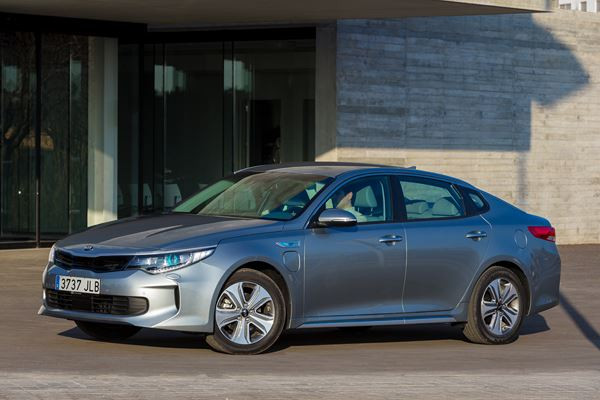 La berline Kia Optima adopte un groupe propulseur hybride rechargeable