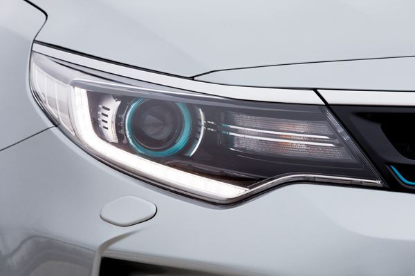 La berline Kia Optima adopte un groupe propulseur hybride rechargeable