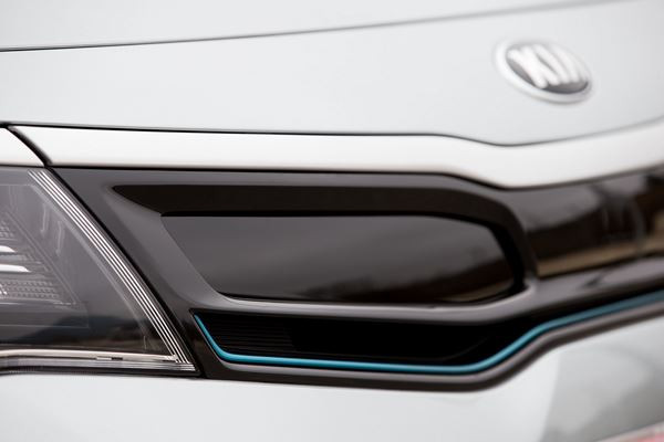 La berline Kia Optima adopte un groupe propulseur hybride rechargeable