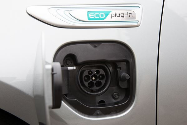 La berline Kia Optima adopte un groupe propulseur hybride rechargeable