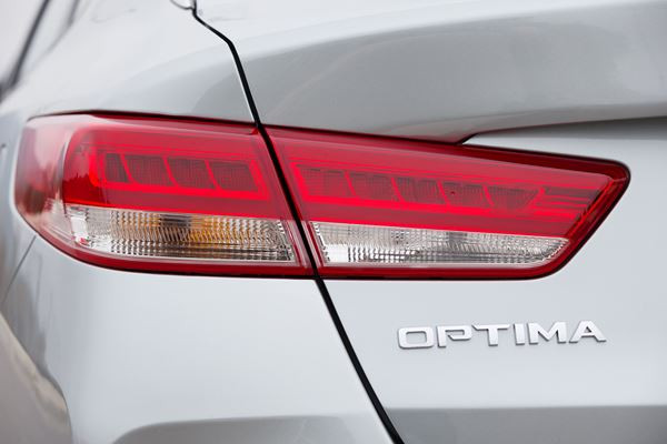 La berline Kia Optima adopte un groupe propulseur hybride rechargeable