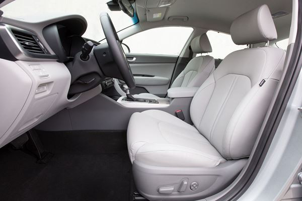 La berline Kia Optima adopte un groupe propulseur hybride rechargeable