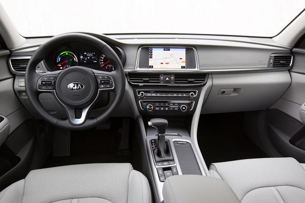 La berline Kia Optima adopte un groupe propulseur hybride rechargeable