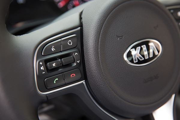 La berline Kia Optima adopte un groupe propulseur hybride rechargeable