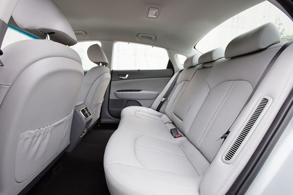 La berline Kia Optima adopte un groupe propulseur hybride rechargeable