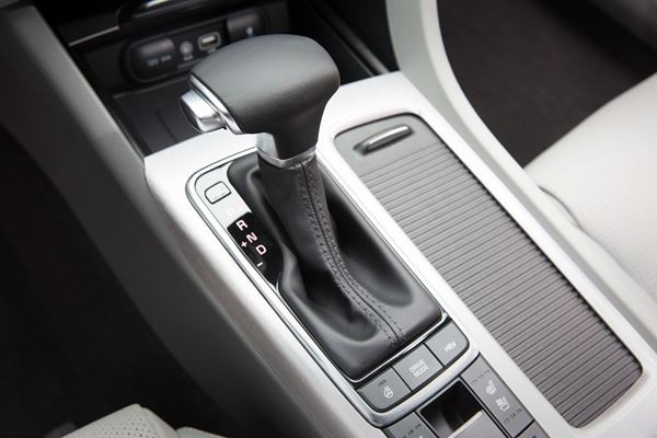 La berline Kia Optima adopte un groupe propulseur hybride rechargeable