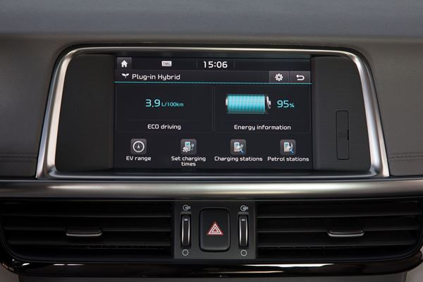 La berline Kia Optima adopte un groupe propulseur hybride rechargeable
