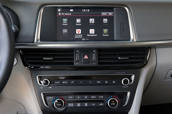 La berline Kia Optima adopte un groupe propulseur hybride rechargeable
