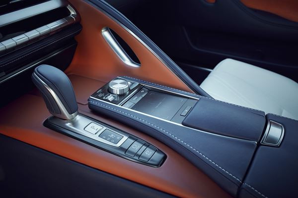 Le Lexus LC 500h embarque un système hybride multi-étage de nouvelle génération
