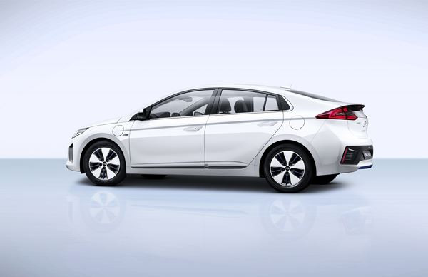 La Hyundai Ioniq Hybride Rechargeable parcourt 50 kilomètres en électrique
